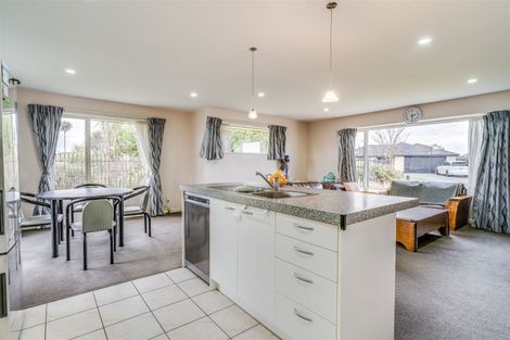 Photo of property in 17 Dunaverty Place, Broomfield, Christchurch, 8042