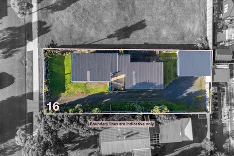 Photo of property in 16 Eruini Street, Waikanae Beach, Waikanae, 5036