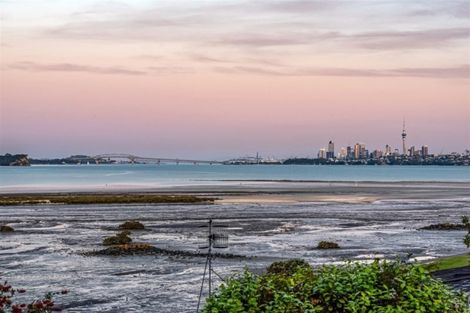 Photo of property in 2/46 Gill Avenue, Te Atatu Peninsula, Auckland, 0610