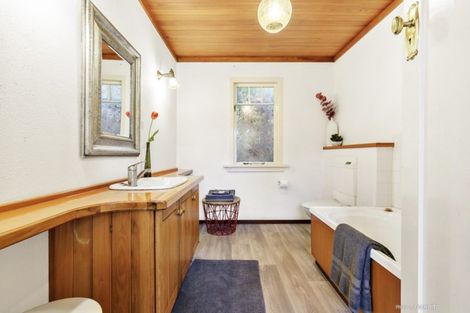 Photo of property in 1 Linwood Way, Island Bay, Wellington, 6023