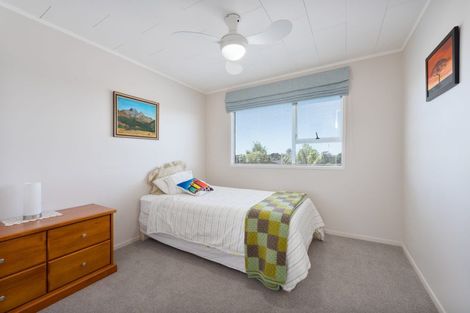 Photo of property in 17 Fitzwater Place, Henderson, Auckland, 0612
