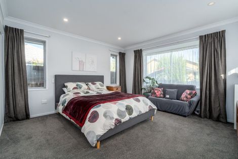 Photo of property in 16 Flaxgrove Place, Parklands, Christchurch, 8083