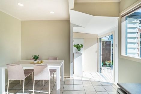 Photo of property in 1/31 Sunnyhaven Avenue, Beach Haven, Auckland, 0626