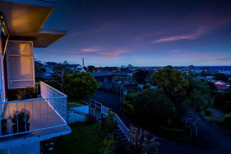 Photo of property in 335c Devon Street West, New Plymouth, 4310