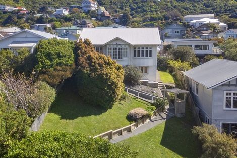 Photo of property in 22 Waikato Street, Island Bay, Wellington, 6023