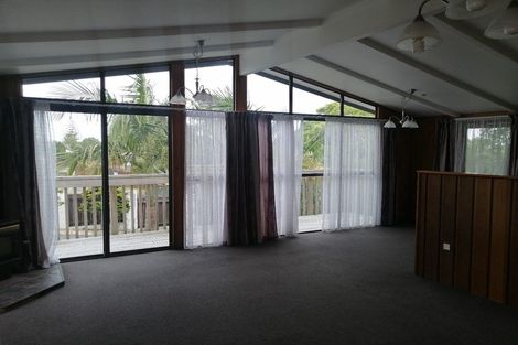 Photo of property in 5 Kemp Road, Massey, Auckland, 0614
