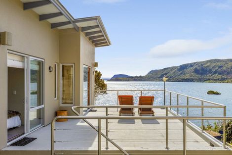 Photo of property in 26 Whakamoenga Point, Acacia Bay, Taupo, 3385