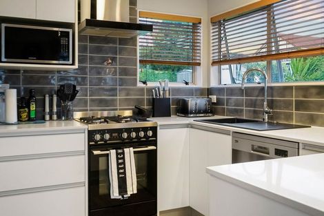 Photo of property in 2/23 Rawhiti Road, Manly, Whangaparaoa, 0930