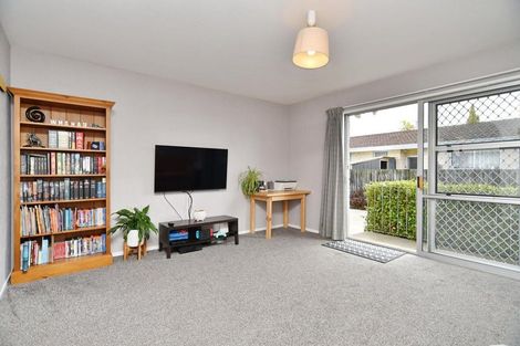 Photo of property in 1/5 James Condon Place, Redwood, Christchurch, 8051