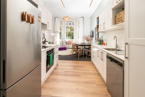 Photo of property in 18 Portland Crescent, Thorndon, Wellington, 6011