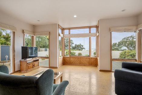 Photo of property in 28 Marine Parade, Mellons Bay, Auckland, 2014