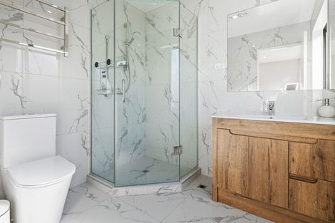 Photo of property in 421b Glenfield Road, Glenfield, Auckland, 0629