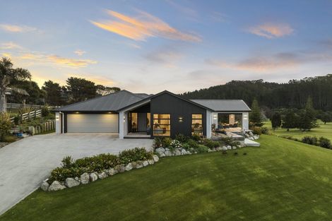 Photo of property in 19 Titoki Lane, Whangamata, 3691