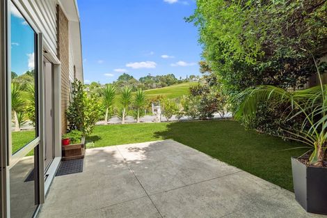 Photo of property in 39 Namsan Close, Fairview Heights, Auckland, 0632