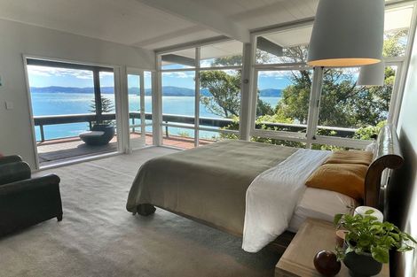 Photo of property in 11 Richmond Road, Mahina Bay, Lower Hutt, 5013