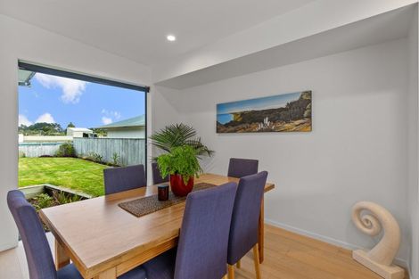 Photo of property in 1156a South Road, Oakura, 4314