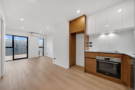 Photo of property in 6/72 Tiraumea Drive, Pakuranga, Auckland, 2010