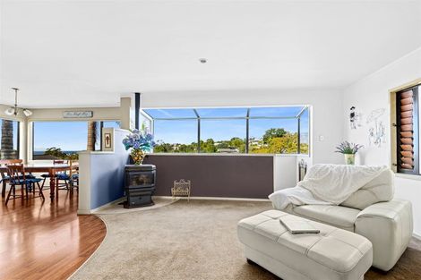 Photo of property in 689 Beach Road, Rothesay Bay, Auckland, 0630