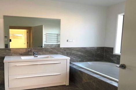 Photo of property in 3 Charles Henry Way, Papakura, 2110