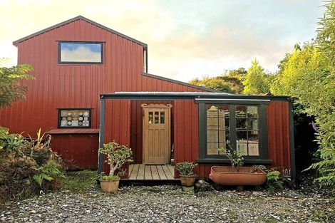 Photo of property in 76 Top Town Place, Coromandel, 3506