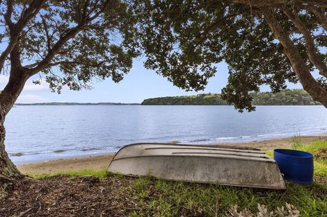 Photo of property in 80 Clinton Road, Tawharanui Peninsula, Matakana, 0986