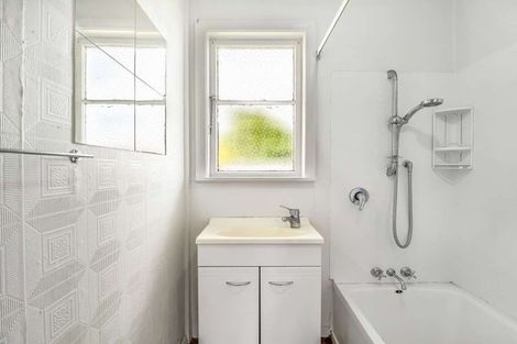 Photo of property in 15 Mako Mako Road, Levin, 5510