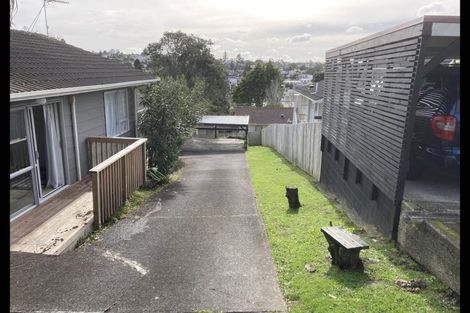 Photo of property in 1/247 Wairau Road, Totara Vale, Auckland, 0627