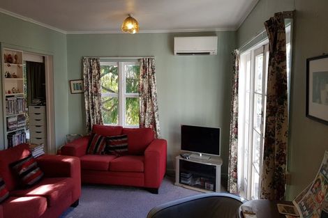 Photo of property in 38 Sunnynook Road, Sunnynook, Auckland, 0620