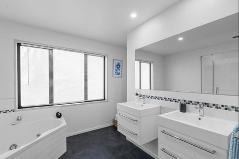 Photo of property in 27 Faringdon Boulevard, Rolleston, 7615