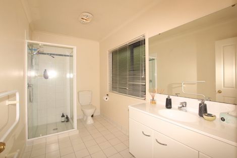 Photo of property in 40 Semillon Avenue, Henderson, Auckland, 0612