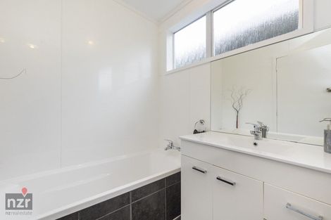 Photo of property in 12 Wikiriwhi Crescent, Awapuni, Palmerston North, 4412