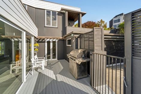 Photo of property in 18 Glendevere Terrace, Redcliffs, Christchurch, 8081