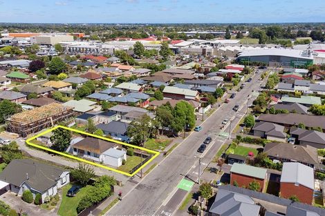 Photo of property in 24 Grassmere Street, Papanui, Christchurch, 8052