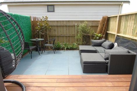 Photo of property in 3/62 Spenmoor Street, Newlands, Wellington, 6037