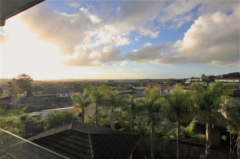 Photo of property in 11 Kinmont Rise, East Tamaki Heights, Auckland, 2016