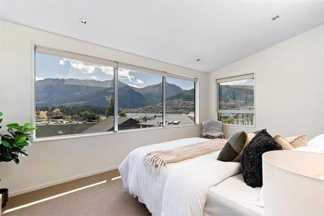 Photo of property in 17 Poplar Drive, Kelvin Heights, Queenstown, 9300