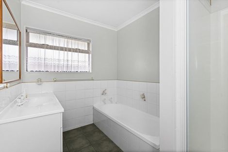 Photo of property in 15a Howard Road, Taradale, Napier, 4112