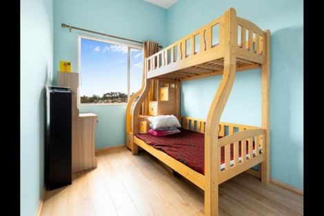 Photo of property in 30/3 Hulme Place, Henderson, Auckland, 0612