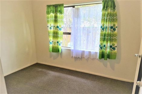 Photo of property in 28 Beauchamp Drive, Massey, Auckland, 0614