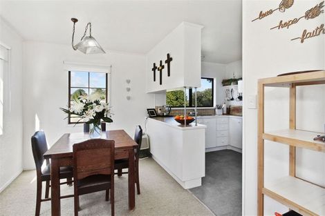 Photo of property in 9 Hosking Place, Clarks Beach, 2122