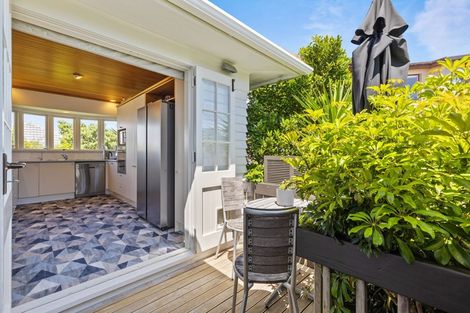 Photo of property in 3/32 Beach Road, Castor Bay, Auckland, 0620