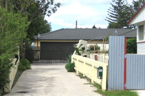 Photo of property in 1c Grainger Road, Te Atatu South, Auckland, 0610