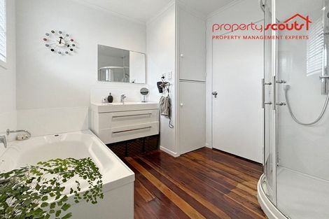 Photo of property in 2 May Avenue, Te Atatu South, Auckland, 0610