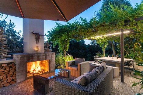 Photo of property in 124 Puketitiri Road, Poraiti, Napier, 4182