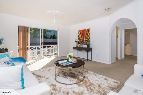 Photo of property in 1/71 Browns Bay Road, Browns Bay, Auckland, 0630