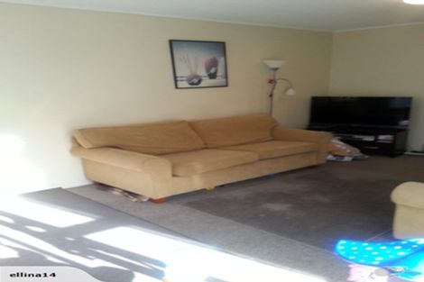 Photo of property in 2/47 Greenslade Crescent, Northcote, Auckland, 0627