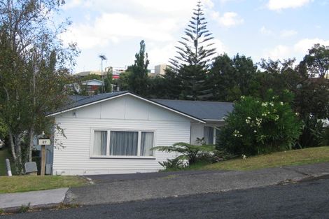 Photo of property in 27 Camelot Place, Glenfield, Auckland, 0629