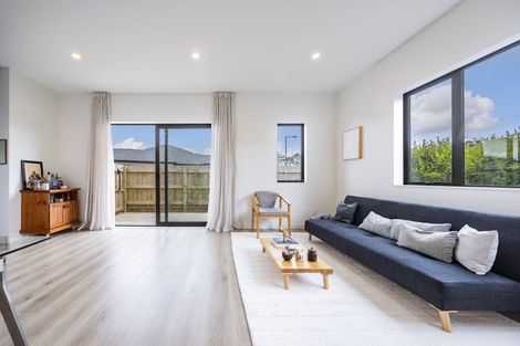 Photo of property in 1 Papa Orchard Drive, Kumeu, 0810