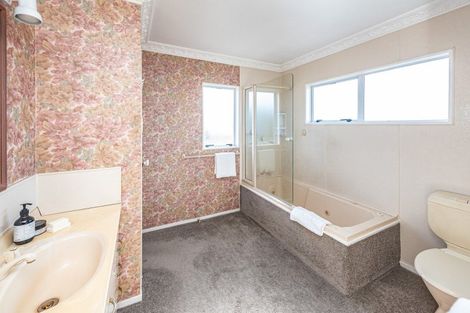 Photo of property in 14 Rawhiti Place, Saint Johns Hill, Whanganui, 4501