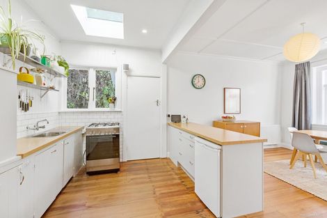 Photo of property in 54b Severn Street, Island Bay, Wellington, 6023